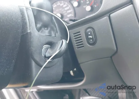 2005 Ford Explorer Xlt/Xlt Sport z USA, uszkodzony, nr VIN 1FMZU63K55ZA15894